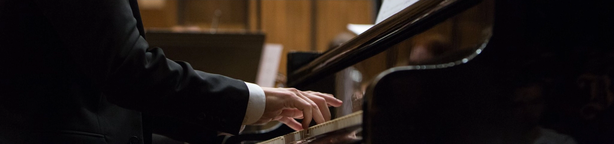 Ladislav Patkoló na koncerte s VŠMU Modern Orchestra, festival Orfeus, Slovenský rozhlas – premiéra diela Poéma pre klavír a orchester od Martina Langa.
