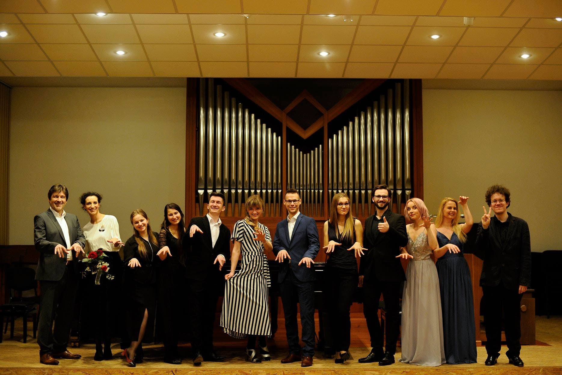 Účinkujúci po koncerte Česko-slovenskej hudby, Banská Bystrica 2019